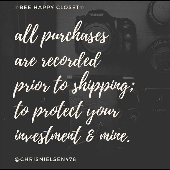 Poshers I Film all what I sell ❤️😊🥰💕 - Picture 1 of 2